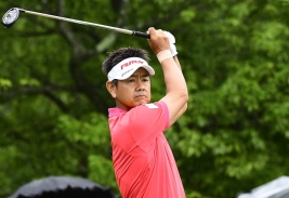 首位と1打差発進も表情は晴れない藤田寛之(撮影:上山敬太)