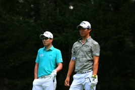 現在1アンダー・8位タイにつける石川遼とキム・キョンテ(撮影:赤澤亮丈)