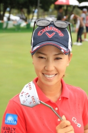 特異な形状も…上田桃子は打ってみてビックリ!(撮影:秋田義和)
