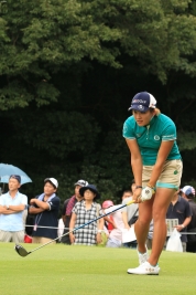 首位タイをキープして前半を終えた成田美寿々(撮影:秋田義和)