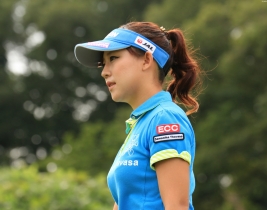 スコアを2つ伸ばすも2位後退の香妻琴乃 最終日の逆転優勝に挑んでいく(撮影:標英俊)