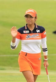 いつもと帽子が違うボミ、初めてビジール仕様を着用してプレー(撮影:標英俊)