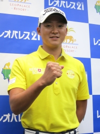 これからはレオパレスリゾートのロゴを右肩に入れて戦う(撮影:小路友博)