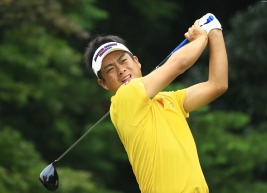 7時30分から再開されるプレーオフに臨む池田勇太(撮影:福田文平)