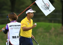 最後は池田勇太がバーディを奪って決着(撮影:福田文平)