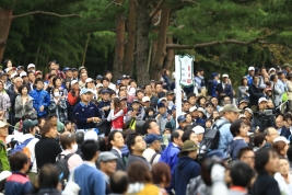 大観衆の中でのプレーとなったが3人ともオーバーパー(撮影:米山聡明)