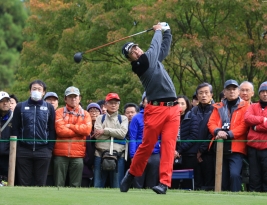凱旋出場初日を単独首位で終えた松山英樹(撮影:標英俊)