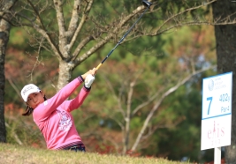 “63”をマークし単独首位スタートを切った原江里菜(撮影:標英俊)