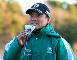表彰式ではギャラリーに感謝を述べた宮里優作(撮影:標英俊)