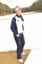 ハヌル、降り積もった雪に大喜び!(撮影:山代厚男)