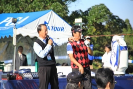 富士フィルムシニアでイベントに登場した松井功(左)(撮影:ALBA)