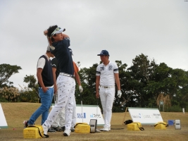 来季に向けトレーニングに勤しんだ石川遼(左)(撮影:赤澤亮丈)