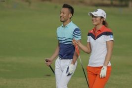 渡邉彩香は憧れの中田英寿氏と終始笑顔でラウンドした