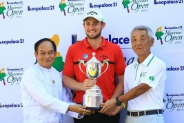 3打差をひっくり返し逆転優勝を果たしたトッド・シノット(撮影:小路友博)