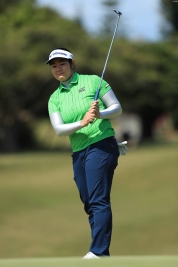ルーキー川岸、2位に2打差をつけ最終日へ!(撮影:村上航)