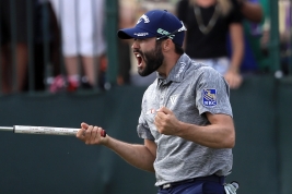 ツアー初優勝を果たし、歓喜の雄たけびを上げるアダム・ハドウィン(撮影:GettyImages)