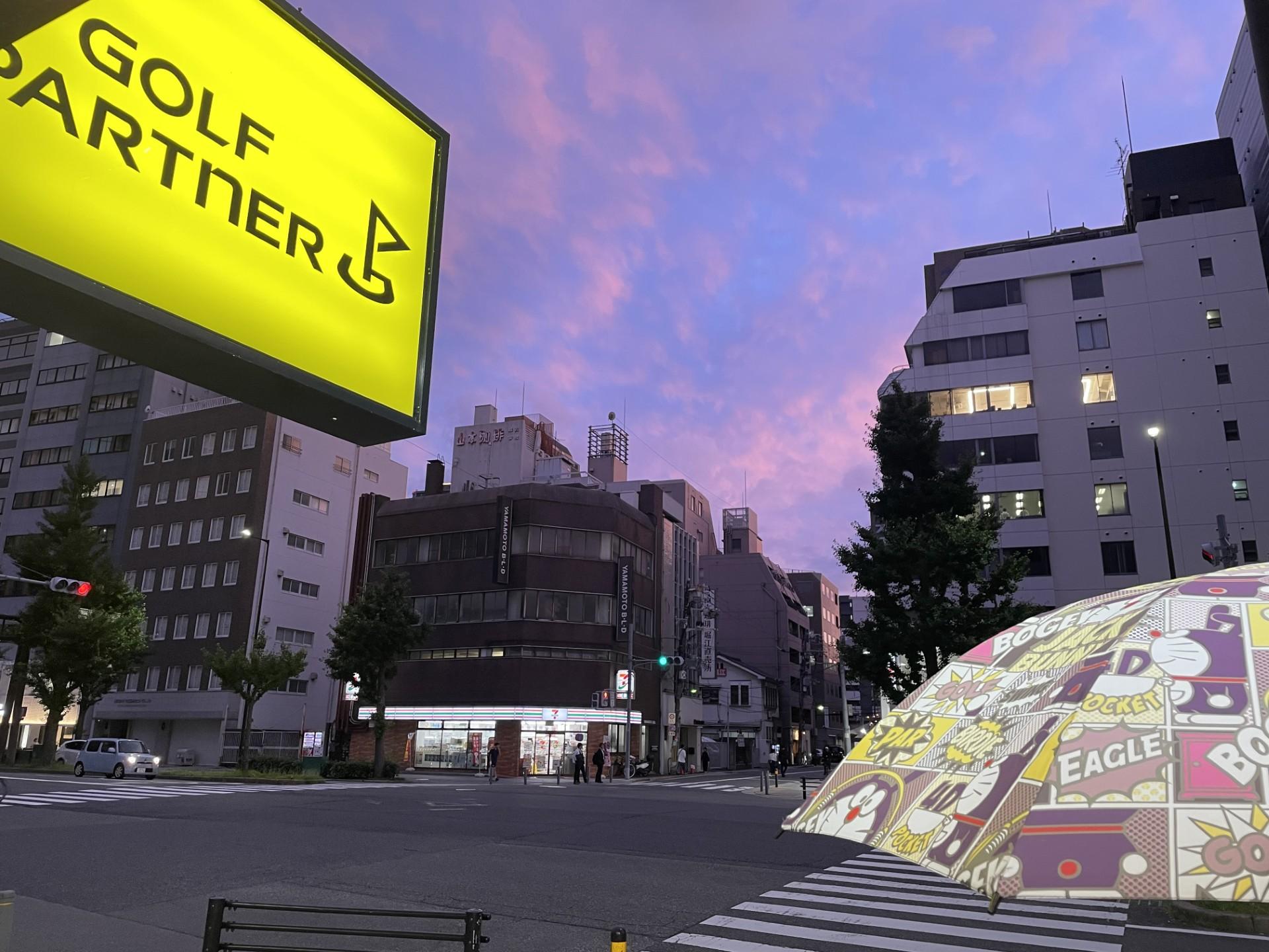 店舗表夕焼け.jpg