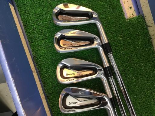 スリクソン最新アイアン♪