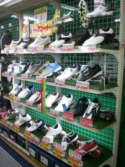 サイズがあればラッキー！！今日はシューズコーナーから♪