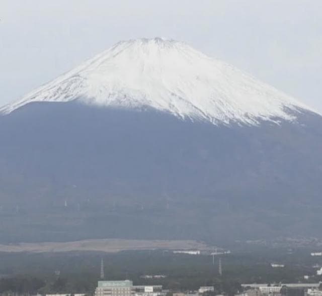 富士山にも雪が⛄