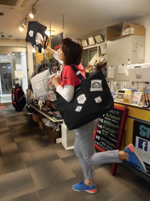バッグ持って♪