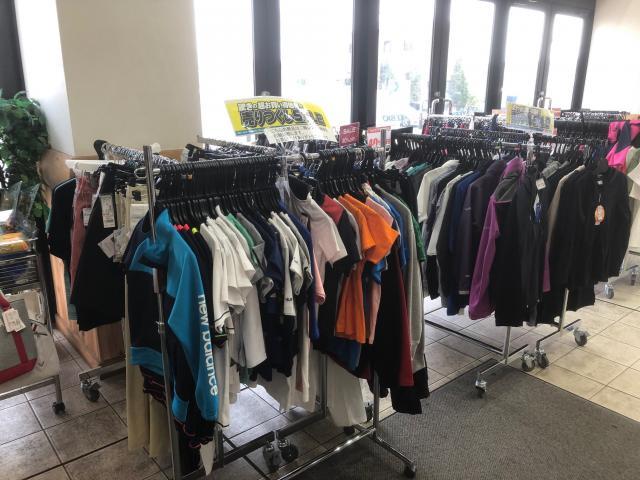 ゼビオ入口でお買い得ウエアを展開中です！