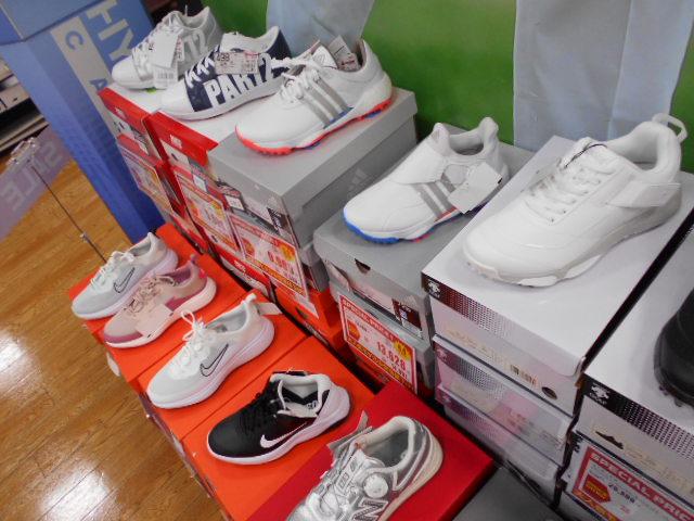 シューズがお買い得！！