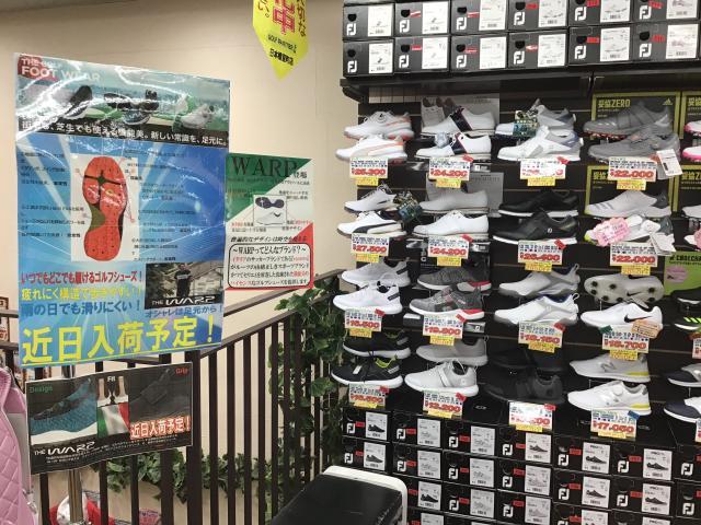 スタイリッシュなWARPのシューズが発売〜！！！