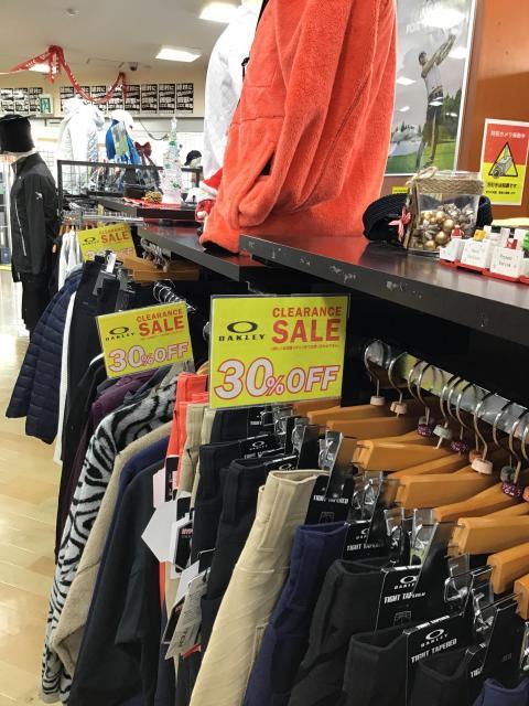 ＯＡＫＬＥＹ冬物ウェアがクリアランスセール30％ＯＦＦ