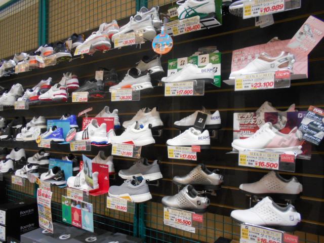 豊富な品揃えでお客様の足元をサポート