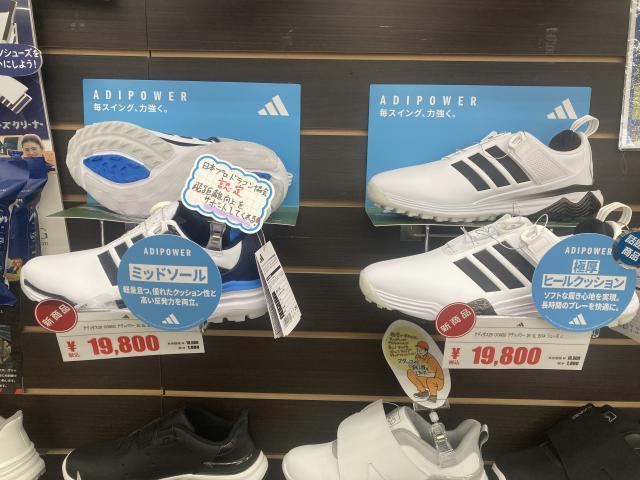 アディダスの新しいシューズが発売中！