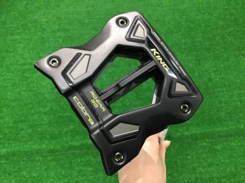 コブラのパター入荷しました！、