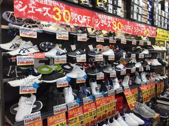 シューズ30％ＯＦＦ開催中！