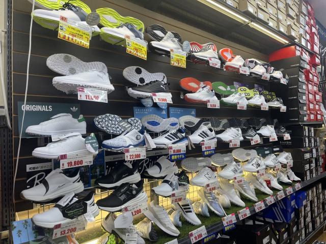 ☆足元からスコアアップ！人気ゴルフシューズが入荷☆