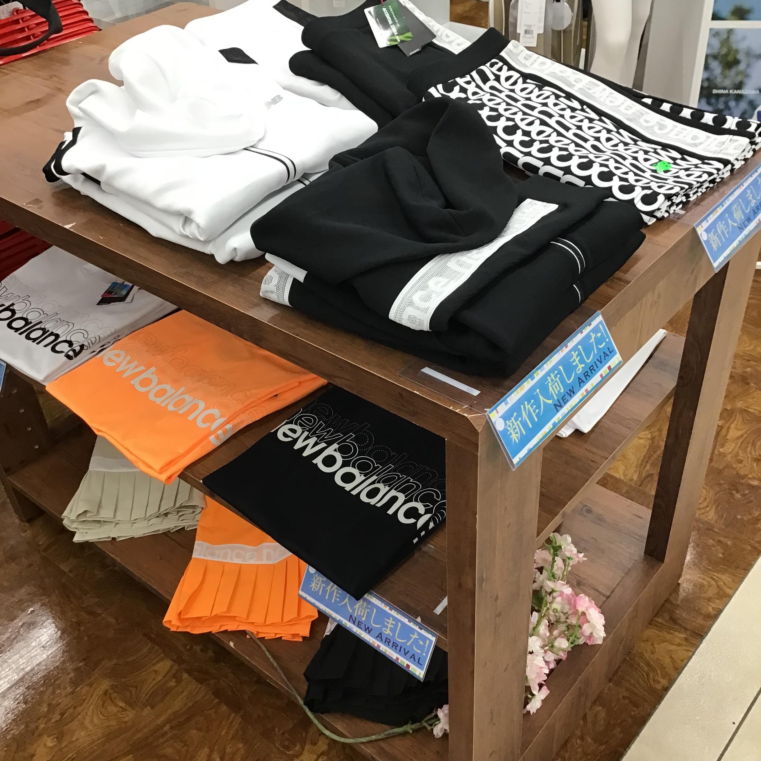 new balanceウエア入りました！！