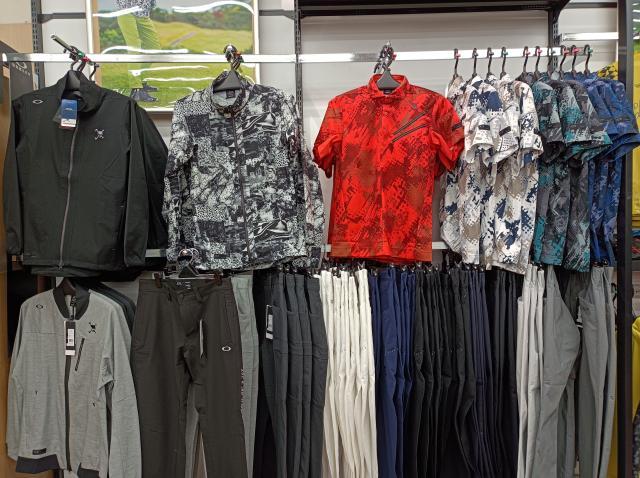 春夏ウェアのオークリー入荷！！