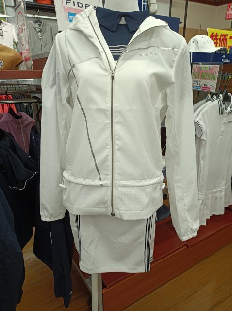 プライベートブランドのウェア入荷