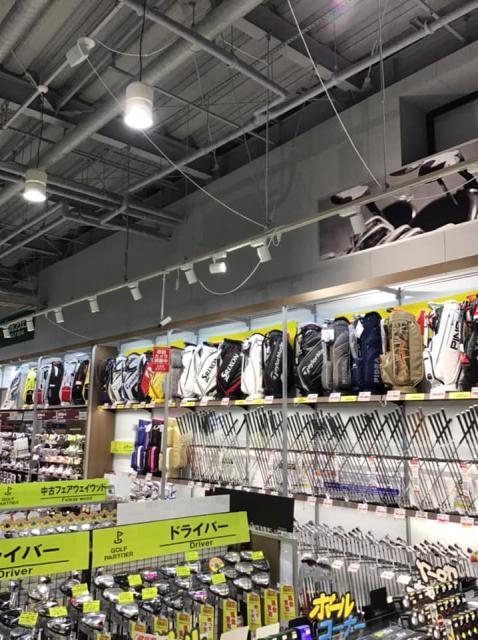 バッグ類続々入荷中