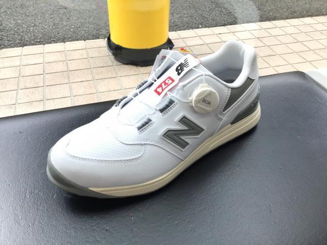 ニューバランス スパイクレス シューズ