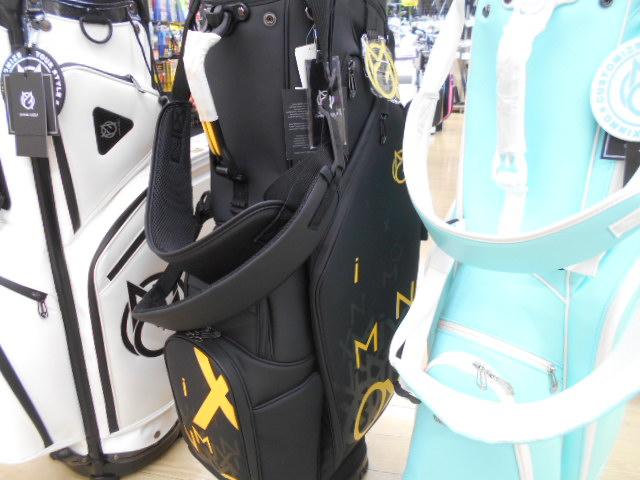 OMNIX GOLFのキャディバッグ