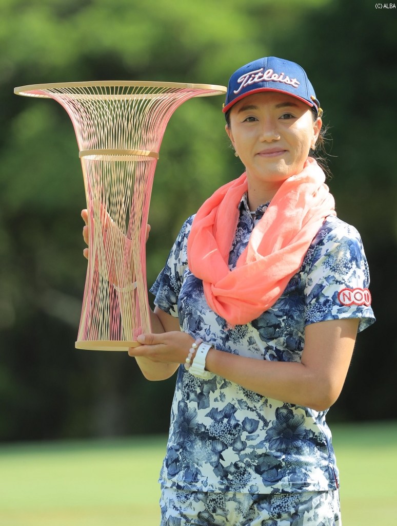 リ・エスド 女子プロゴルファー リ エスド選手について | SBJ銀行 | 銀行が ...