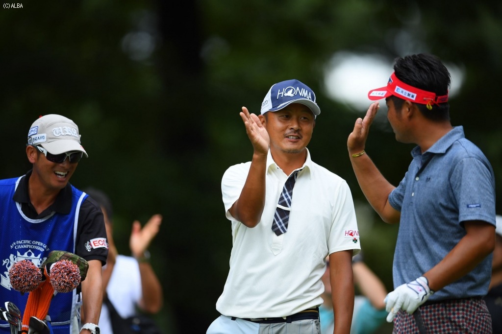 中間速報 岩田寛がホールインワン達成 単独首位で後半へ