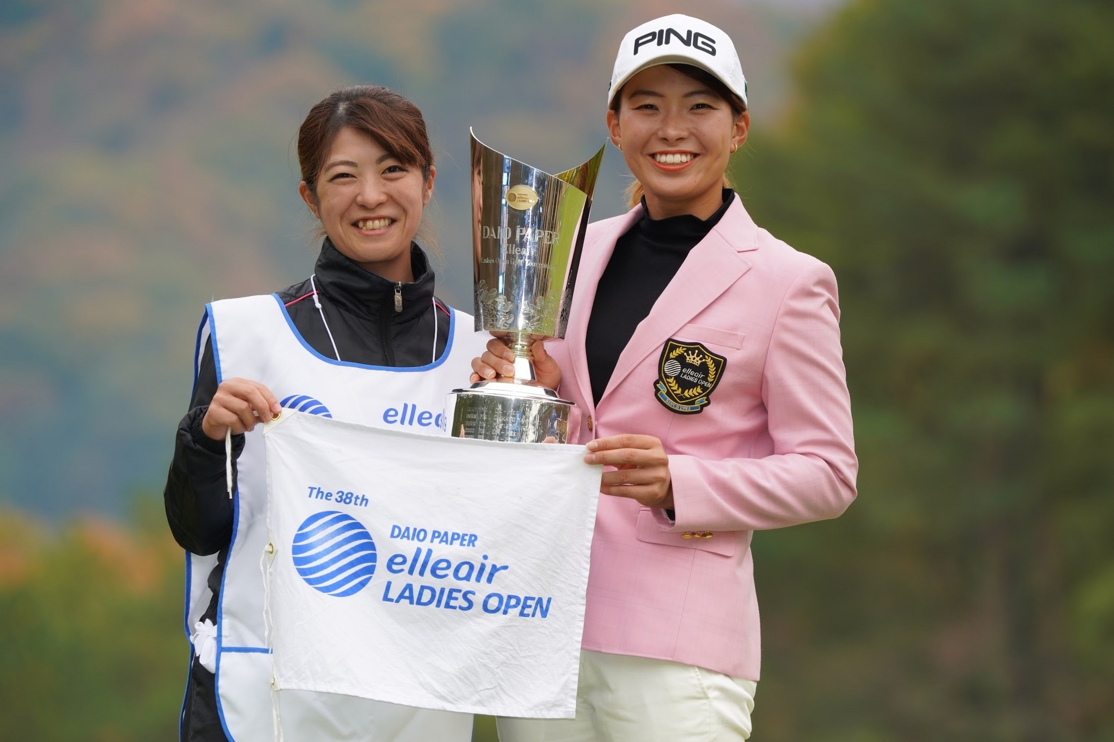 ハウスからツアーキャディへ転身の さおりさん 渋野日向子とつかんだ初優勝までの物語 プロキャディからの助け船 番外編